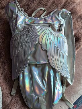 FYDELITY Holographic Angel Wings Hydro Pack Backpack Water Flask Bag Silver
